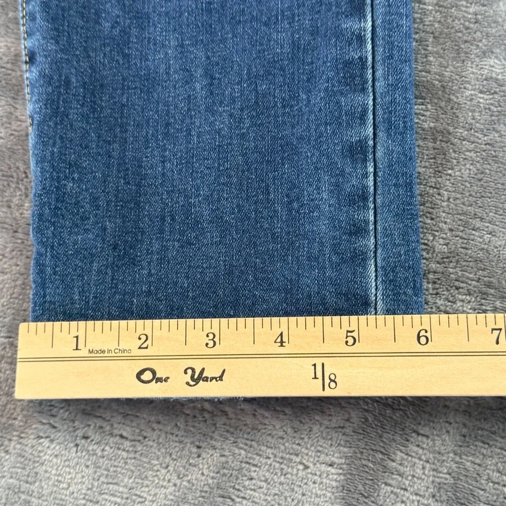 Levi's Boyfriend Women's Jeans Straight Leg Distressed 28 Mid Rise Medium‎ Wash